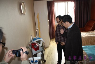 洪院长在星源刘总陪同下参观星源