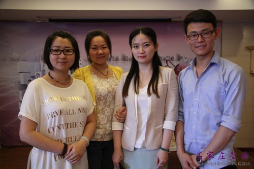 来自河北艺术职业学院的“星主播”陈中标(右一)到星源咨询美丽问题