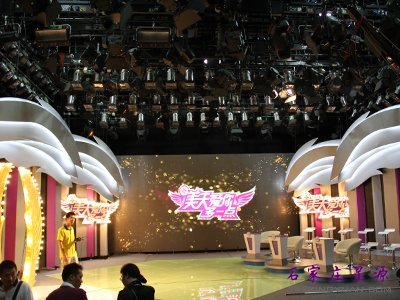 《美天爱你多一点》 谁将登上这绚丽的舞台呢?