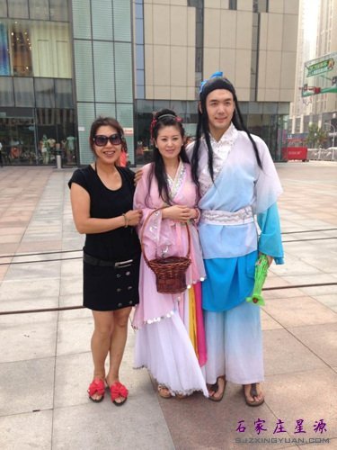 牛郎织女被要求合影 粉丝还是很多的