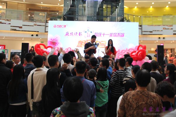 上千单身男女集合在一起 期待&美的遇见