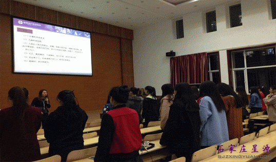 我院人力资源主管在礼仪培训中生动讲解