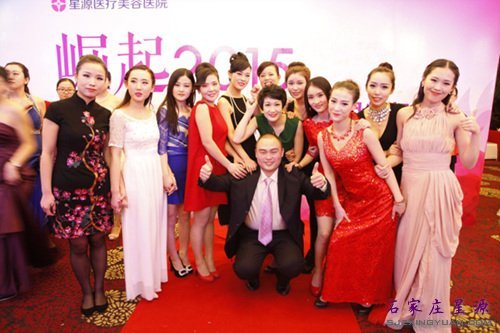 前台美女们集体亮相