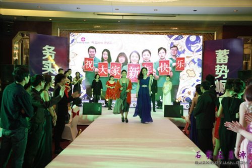 企划部成员为大家送上了羊年的美好祝福