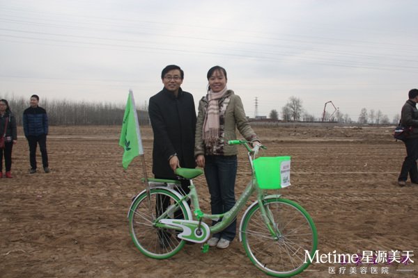 ÐÇÔ´Õýʽ½«30Á¾ÂÌÉ«»·±£×ÔÐгµÊÚÓèÁªÃ˽ֵÀ°ìÊ´¦ÆäÍÅίÊé¼Ç³ÂÑÞ