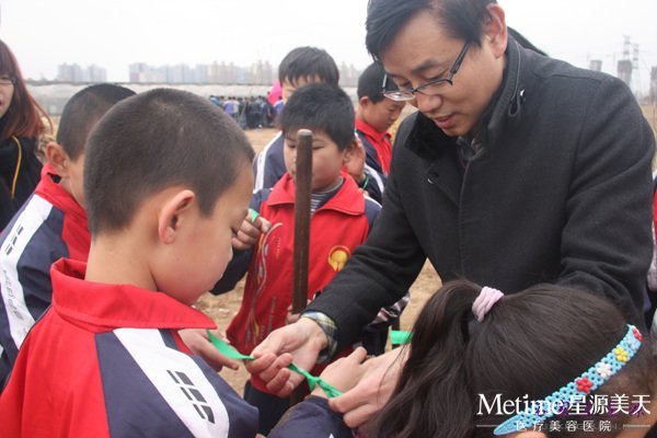 ÐÇÔ´Á쵼ΪСÅóÓÑϵÂÌɫ˿´ø