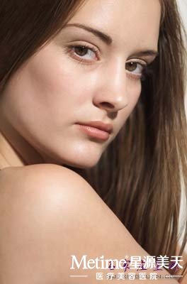 去眼袋手术价格不是固定的