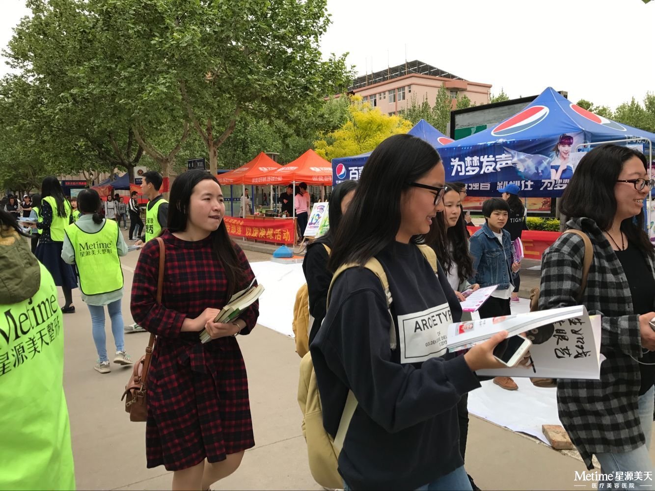 �ֳ�ͬѧ����������־����Ũ�ҵ���Ȥ