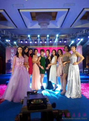 美女齐聚的前台客服部 可谓是十全十美