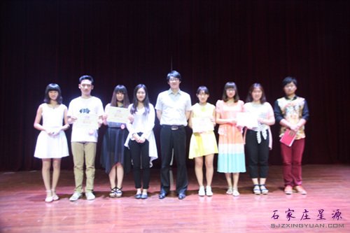 �ӱ���ó��ѧ�μӾ���ѡ�ֺ�Ӱ����