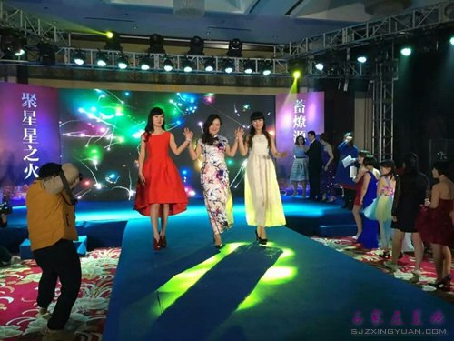 亮爆眼球的T台走秀 美女如云~