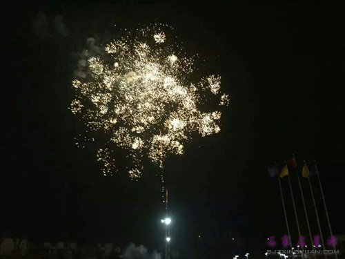 美丽的烟花承载着我们每位星源人的梦想