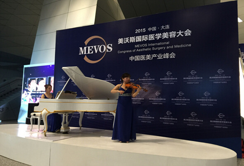 开幕式前的小提琴 钢琴演奏