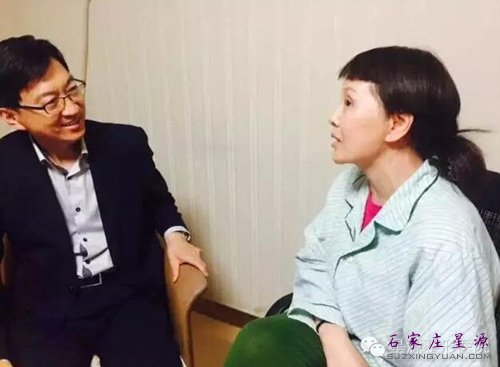 王志军教授的铁杆儿粉丝追至我院 术前间隙与粉丝见面