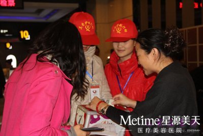 美丽妈妈爱心在传递
