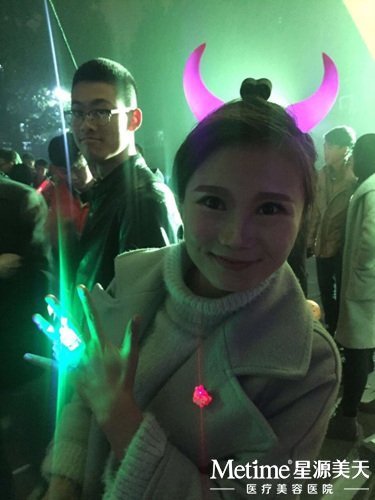 河北电视台美女主持助阵 与同学们跑起来!