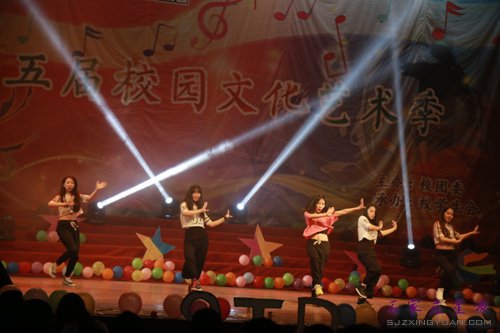 呼~~我们就是一群活力的女生