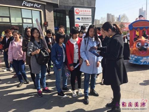 分发入场门票,领票才能进哦~~